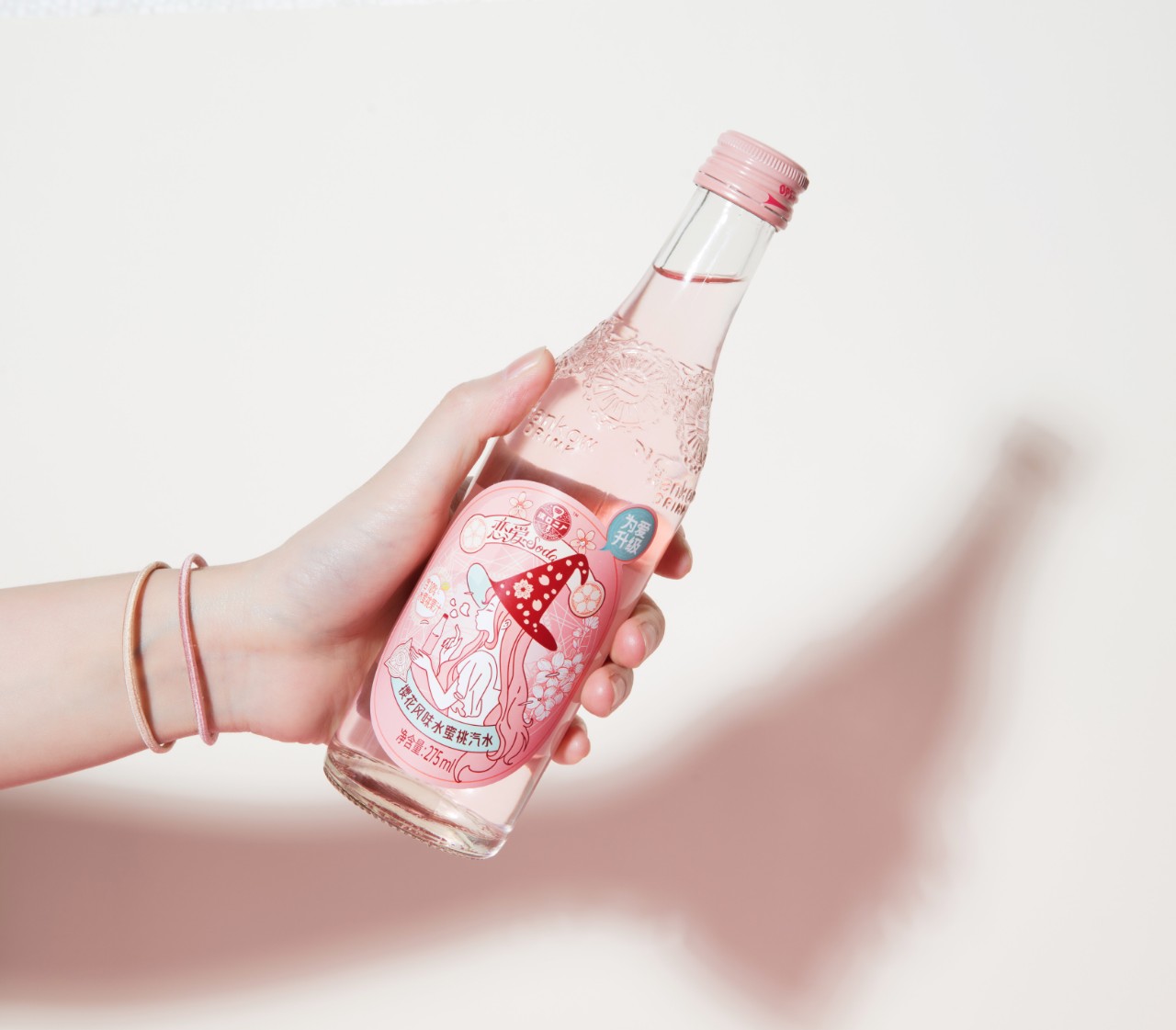 这款粉红色的汽水一度是社交网络上的热门打卡饮料。